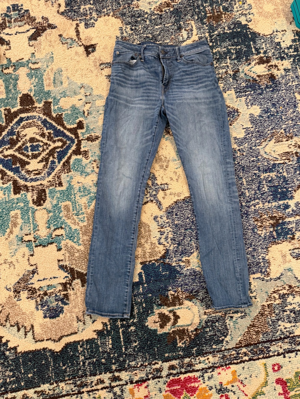 American Eagle Light Wash Skinny Jeans